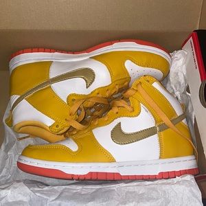 Women’s size 6 Nike Dunk High - University Gold